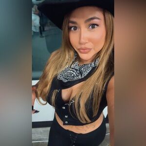 Meet your Posher, Luna